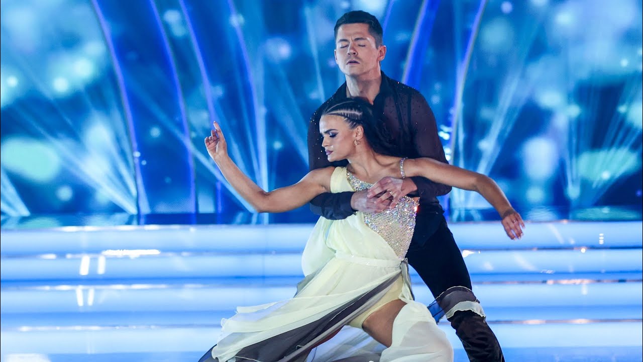 FOREVER YOUNG! Watch as GLEE Singer Damian McGinty shares his dancing with the stars journey ✨