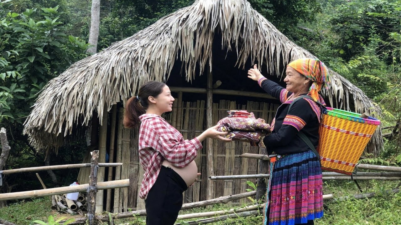 17 year old single mother was lucky to be visited and helped by a kind woman, a new life begins here