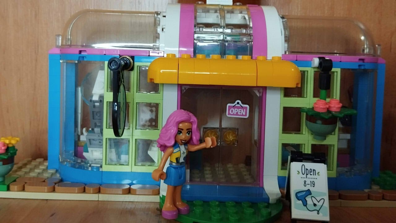 Such a cute little hair salon!! Lego Friends 41743