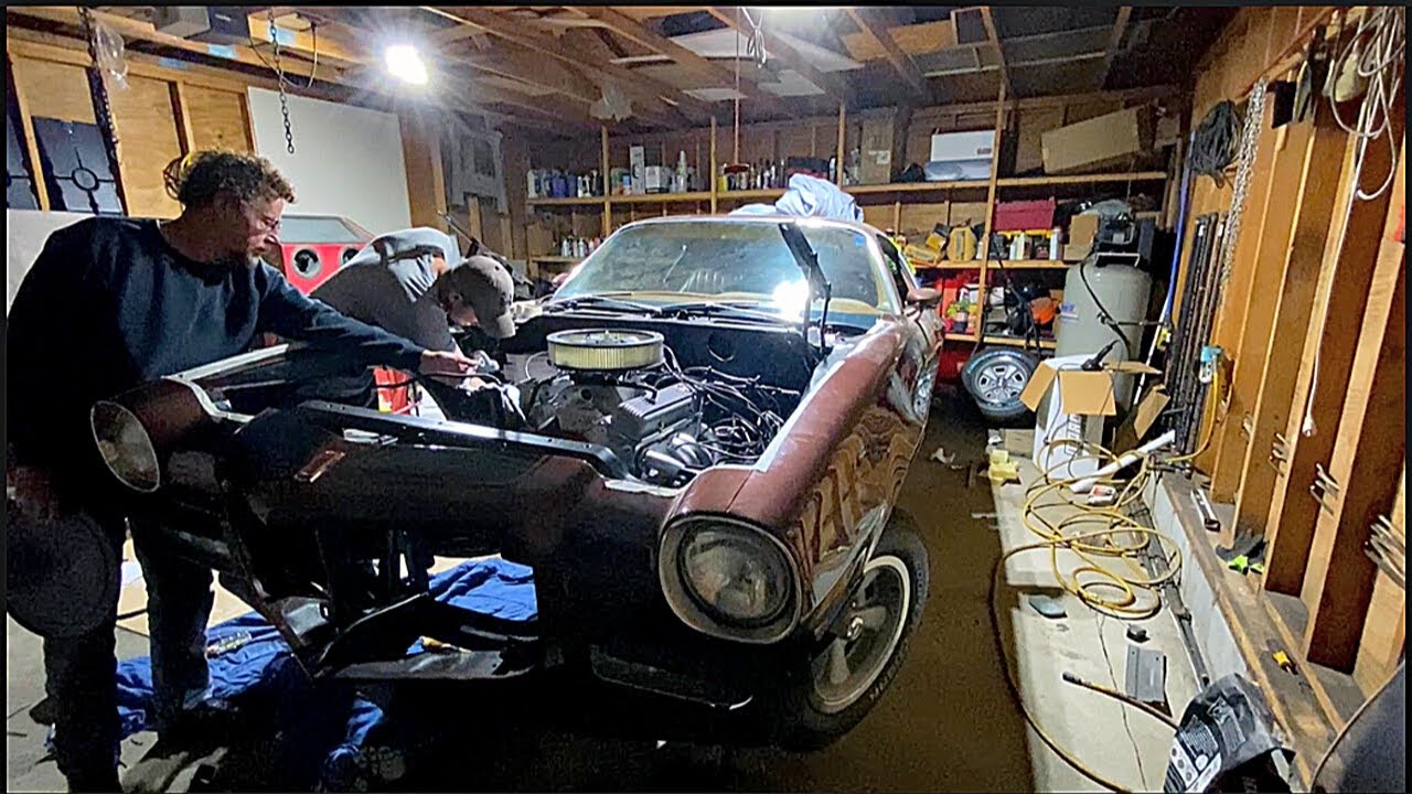 УСТАНОВКА ДВИГАТЕЛЯ Z28 Camaro 1973 ГОДА И ВЫХЛОПНОЙ СИСТЕМЫ MAGNAFLOW... И ПЕРВЫЙ ЗАПУСК В МАШИН...