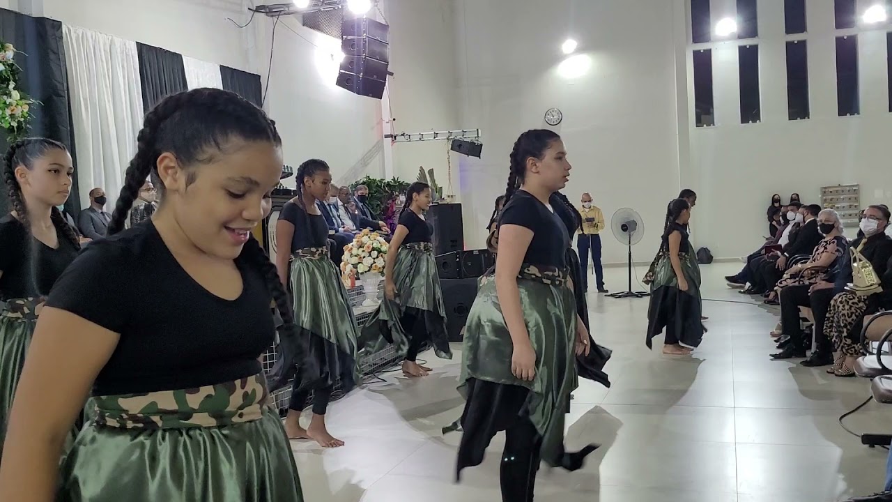 Coreografia - Dias de Guerra- Valesca Mayssa e Stella Laura.