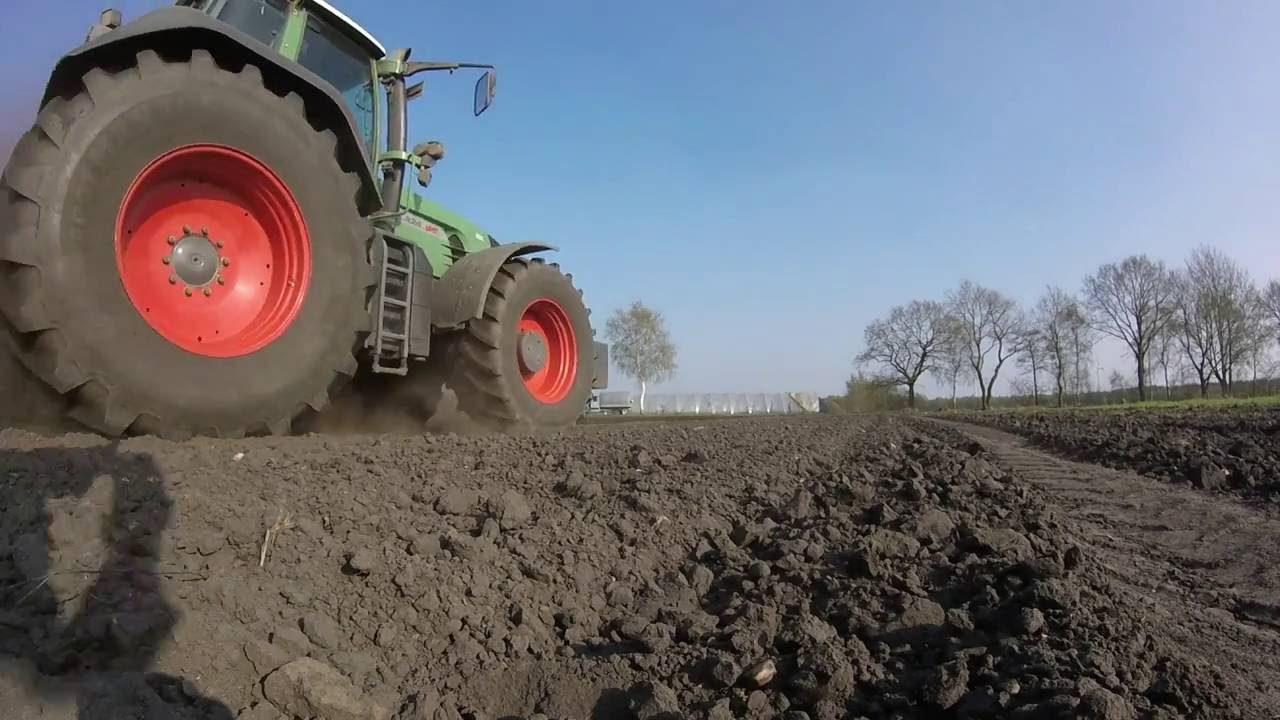 FENDT 924 Vario am Grubbern