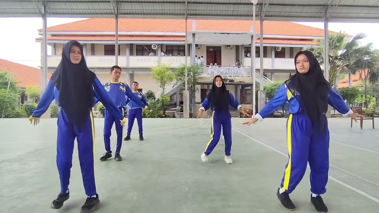 Senam irama kelas X TKI 3 ( KELOMPOK 2 ) 