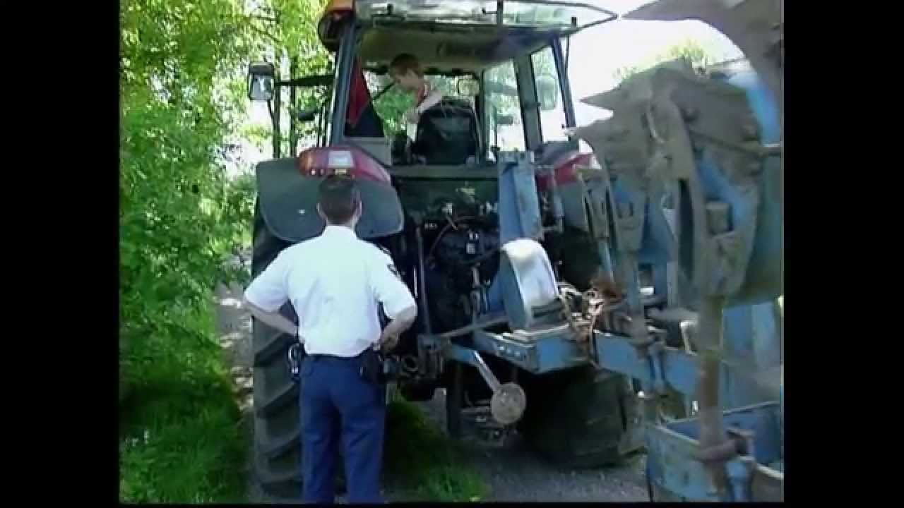 Blik op de Weg OFFICIAL - Fragment Jonge tractorbestuurder, ervaren of niet?