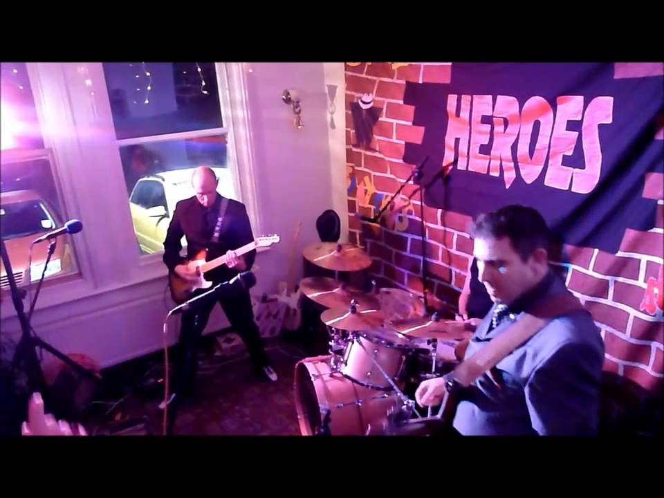 Topper Headon drumming with Heroes - I Fought The Law & Should I Stay or Should I Go?