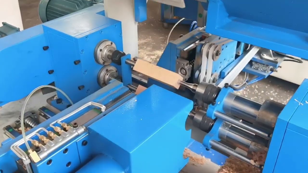 Automatic feeding CNC wood lathe for wooden handle making with automatic sanding