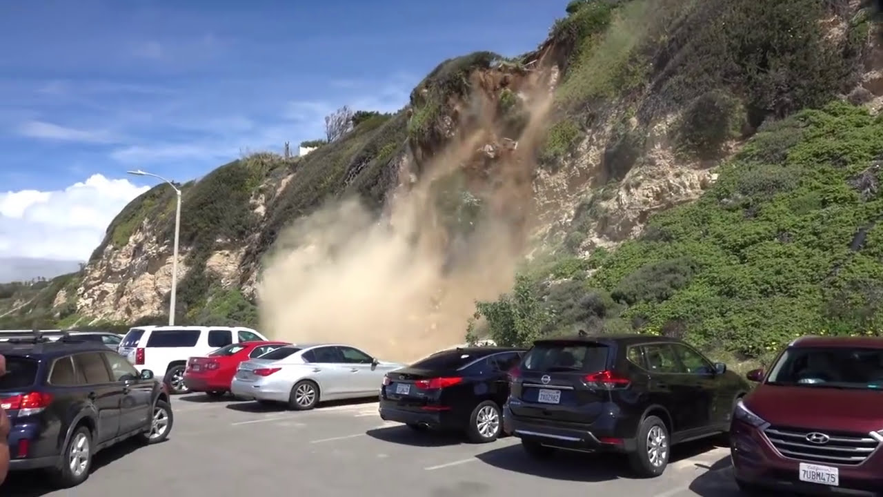 Mountain Collapse Caught on Camera in Malibu Zuma Beach (2020)