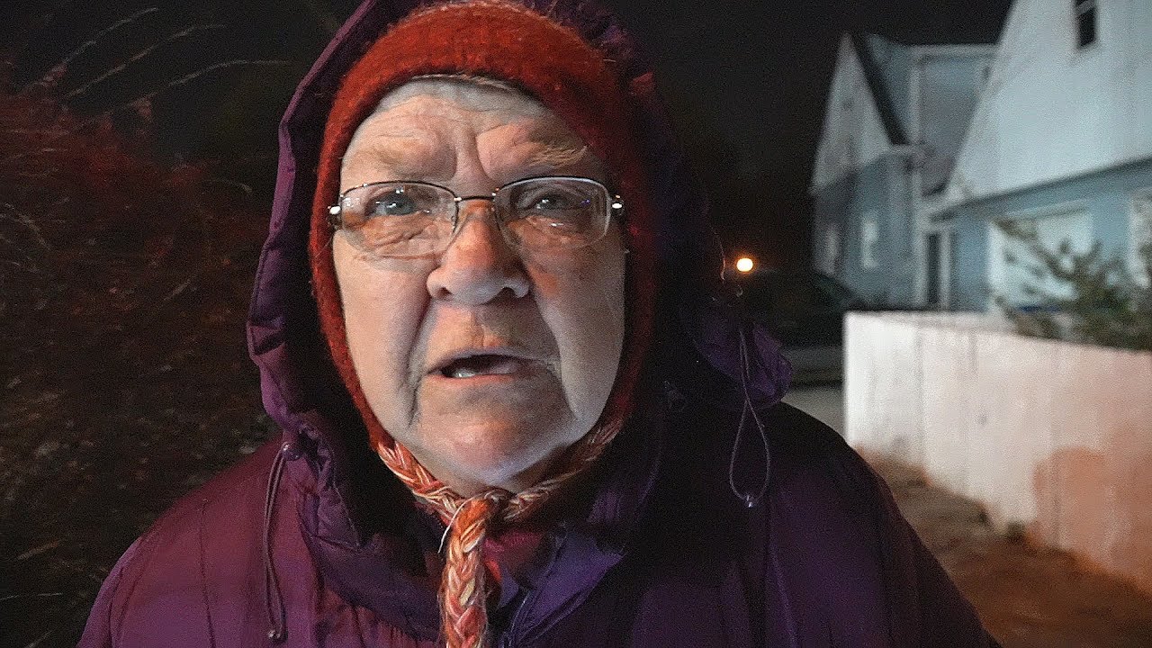 СОСЕДСКИЙ ДОЗОР С РАЗЗРЕННОЙ БАБУШКОЙ!