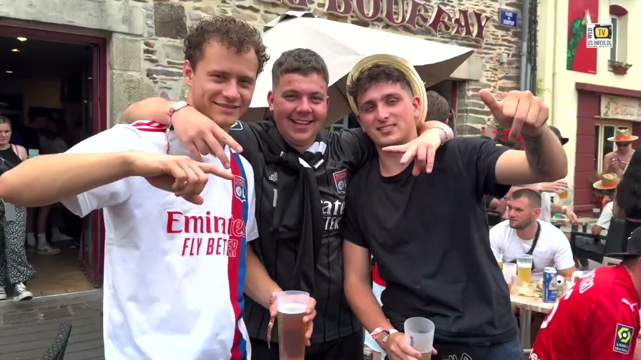 Malestroit. Avec les festivaliers dans le centre ville