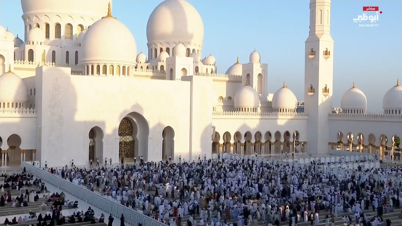 رئيس الدولة يؤدي صلاة عيد الأضحى بجامع الشيخ زايد في أبوظبي