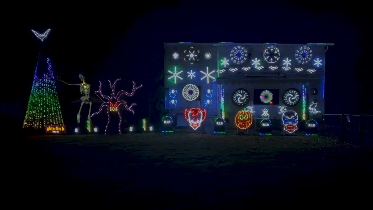 It's Halloween-lo-ween - Disney Theme Parks