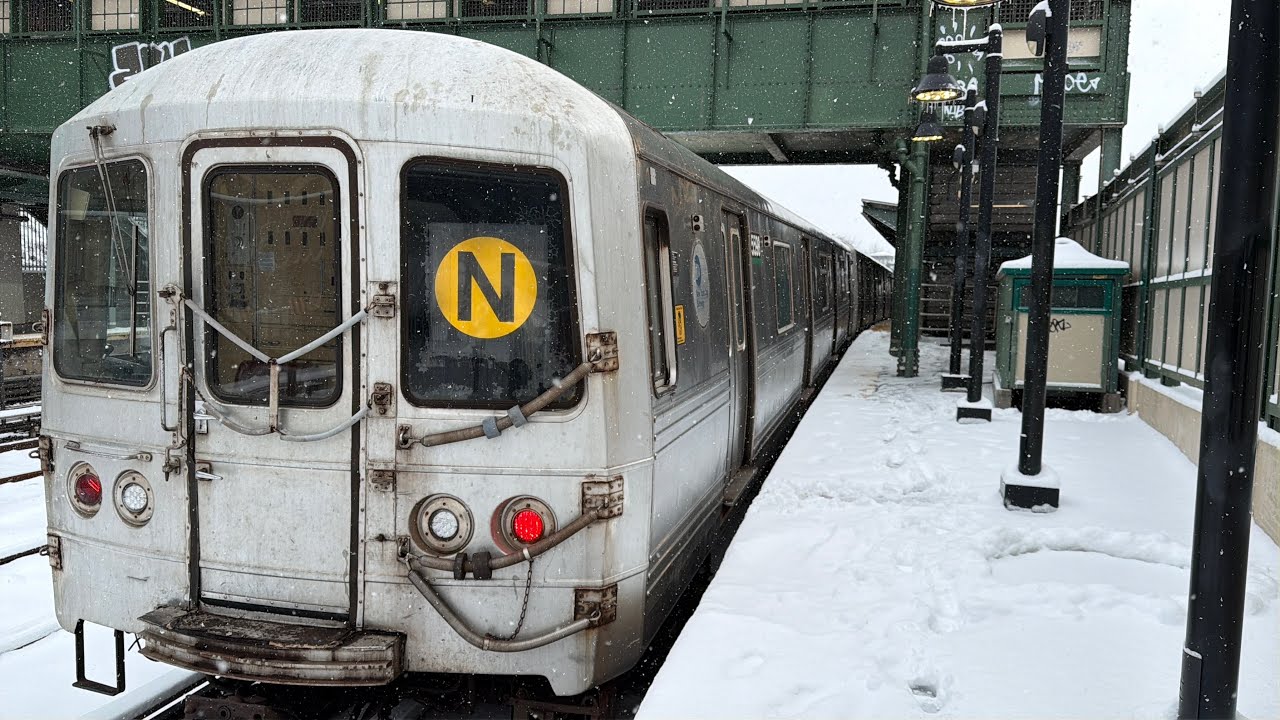 R46 & R68/A N Trains in the Snow at 8 Avenue