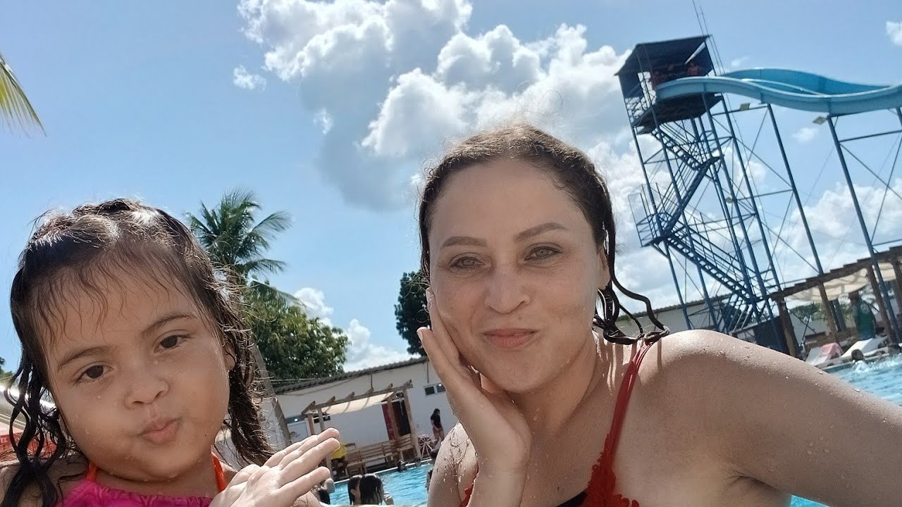O dia que inaugurei a minha calda de sereia #piscinas piscinas #família #calda de sereia #crianças 