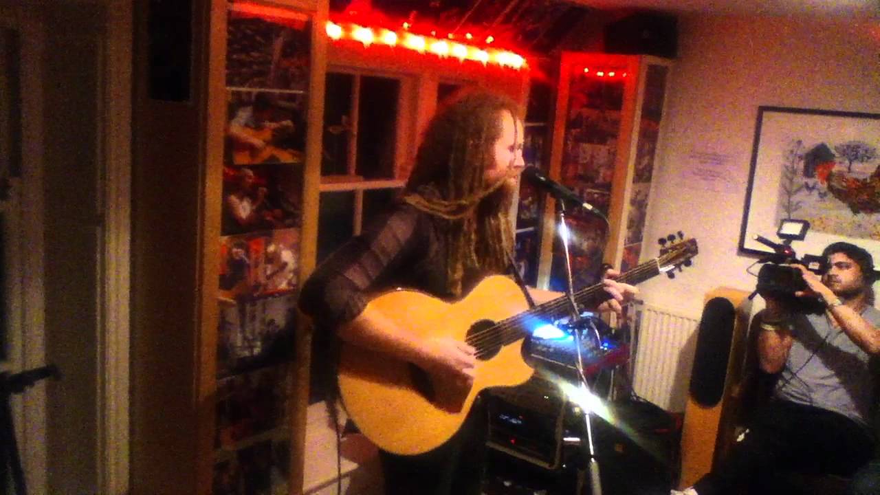 Newton Faulkner ~ Bricks ~ House Concerts York ~ 20.03.2012