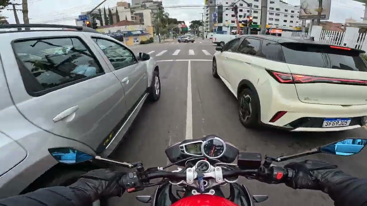 FUI TRABALHAR COM MINHA STREET TRIPLE 675