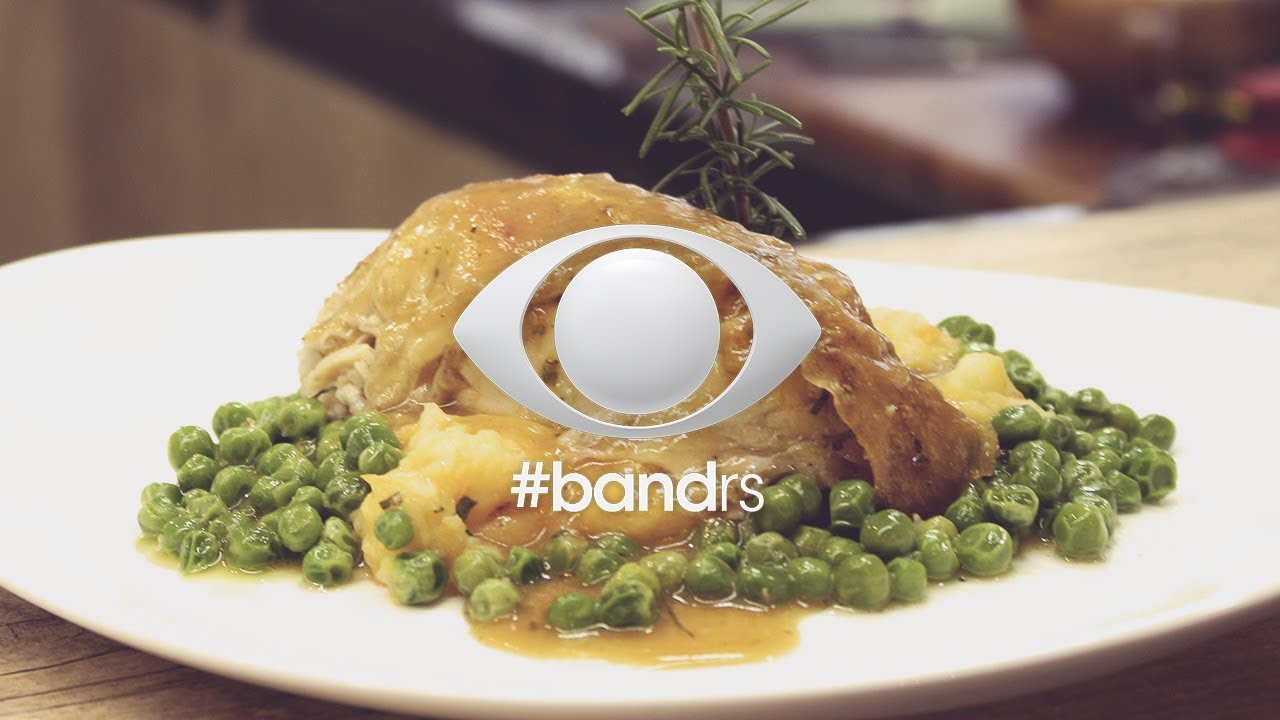 Raviolone - Frango assado com purê rústico e ervilhas na manteiga