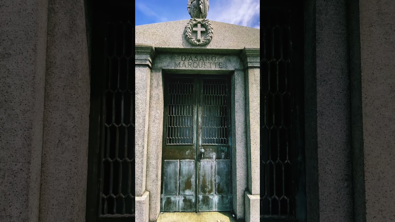 What do you see? 😱 #cemetery #graveyard #scary #creepy #ghosts #scarystories #haunted
