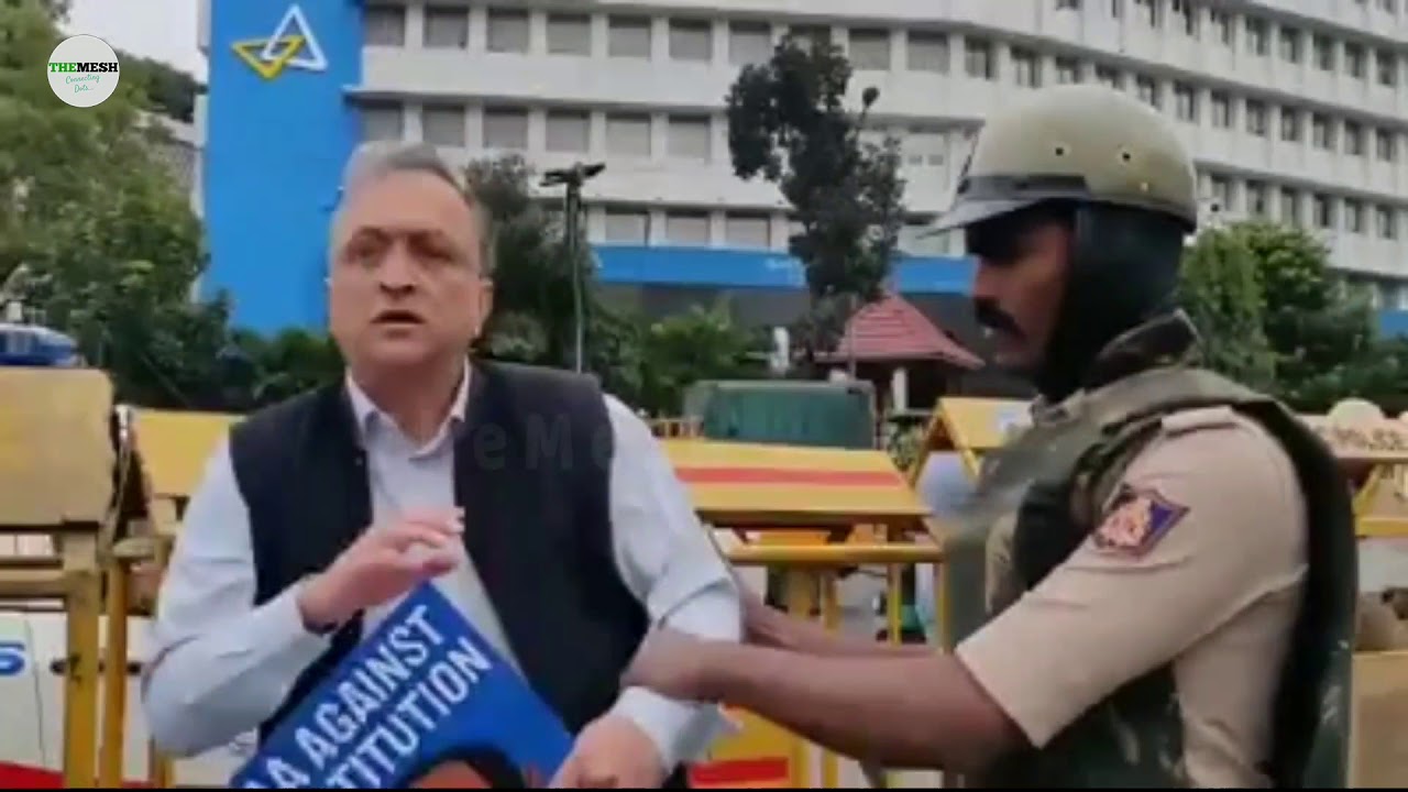 #CAAProtest | Ramchandra Guha detained while protesting against CAA and NRC at Mandi house