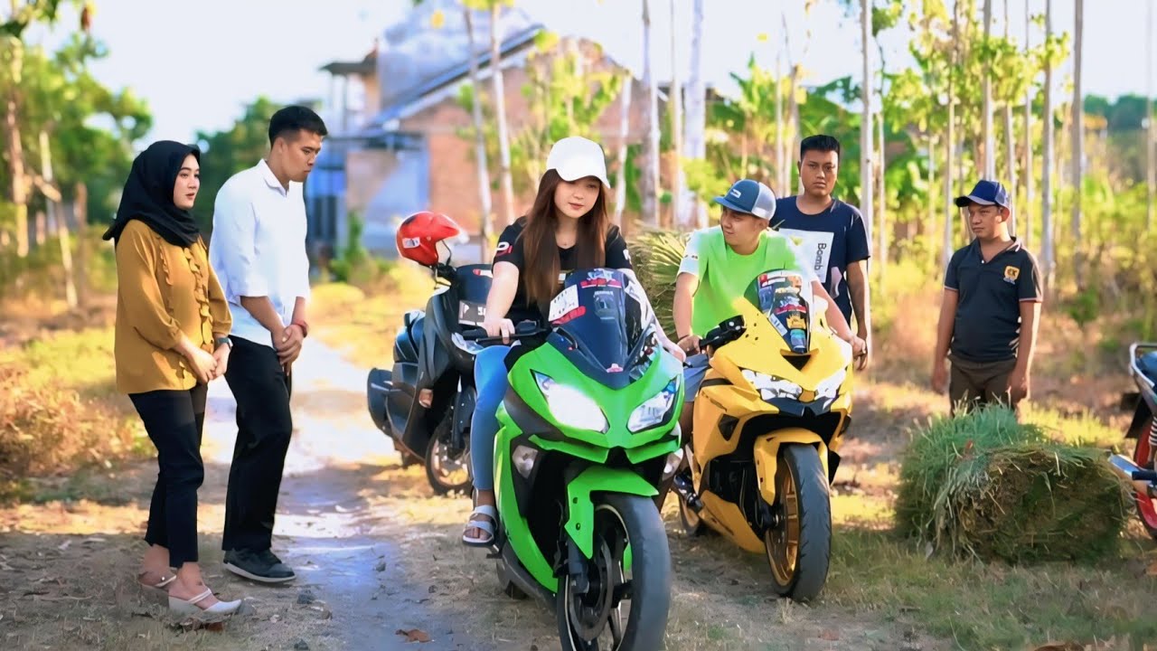BOS MUDA AJAK ISTRI CARI RUMPUT NAIK NINJA MALAH KETEMU KAWAN LAMA YANG SOMBONG