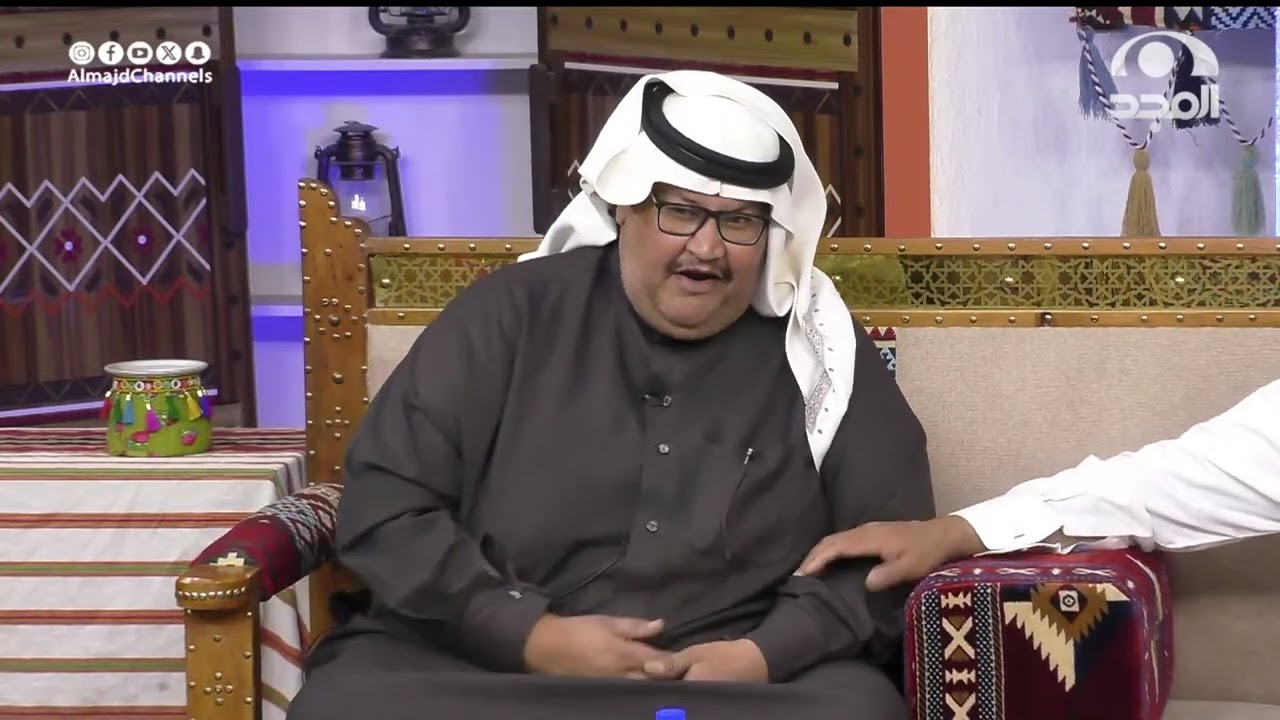 طلعت لرحلة بالمطار ووقفني الأمن لأن جهاز الفحص يعطي تنبيه إذا مريت من عنده والنهاية 😂 | خالد الغنيم
