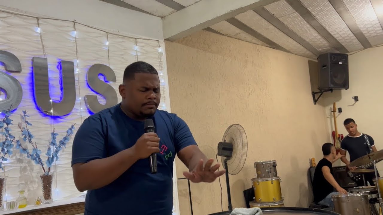 ELE NUNCA TÁ SOZINHO! MUITO CHEIO DE DEUS 😭🔥 | Moisés da Hora - Sala de Adoração