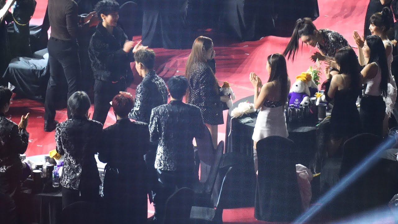 200130 Reaction to TAEYEON (태연) 대상 Red Velvet, TWICE, SUPER JUNIOR, ITZY, MONSTA X. 4K 직캠 fancam