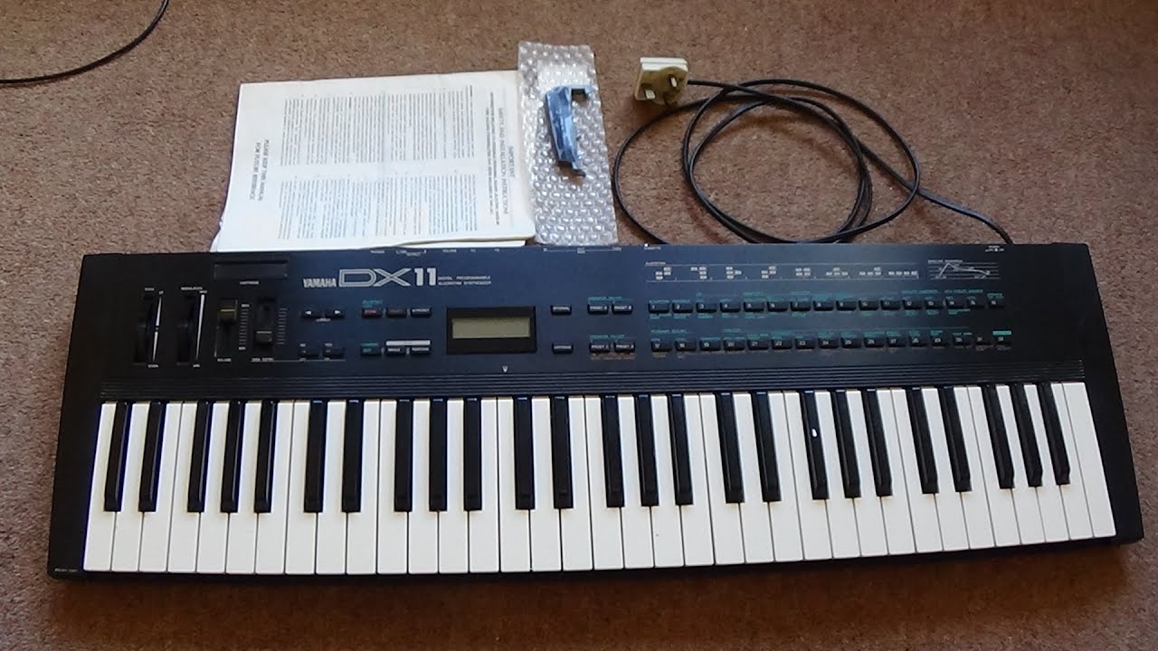 Yamaha DX11 Synthesizer Needs Repairing. Let's Get Stuck In