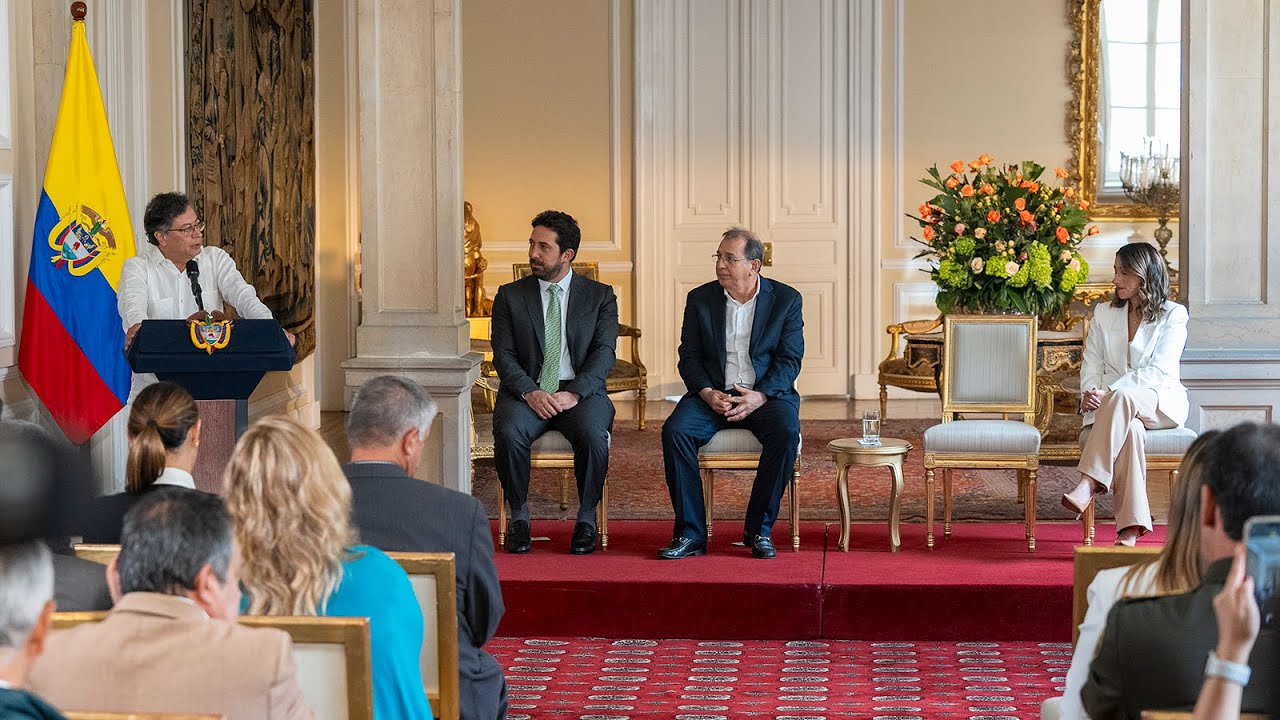 Presidente Petro durante la posesión del ministro de hacienda, canciller y director del DAPRE