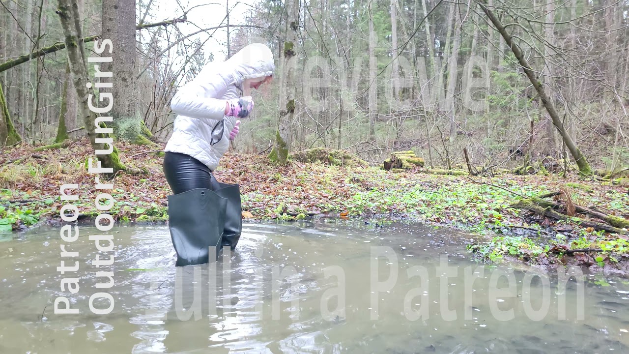 Girl funs in the mud 2021 - 02