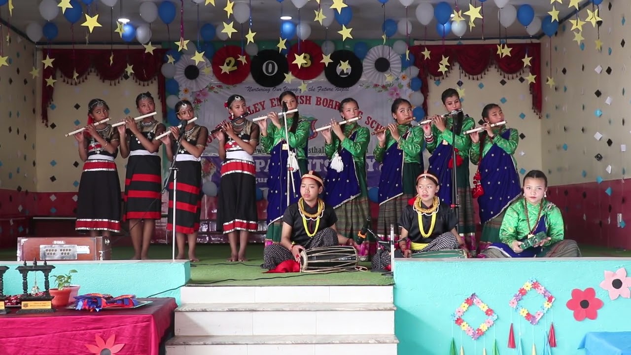 फूलको आँखामा फुलै संसार