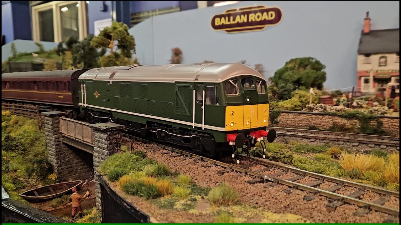 Распаковка локомотива Heljan O Gauge Class 24 BR Green DCC со звуковым сопровождением.