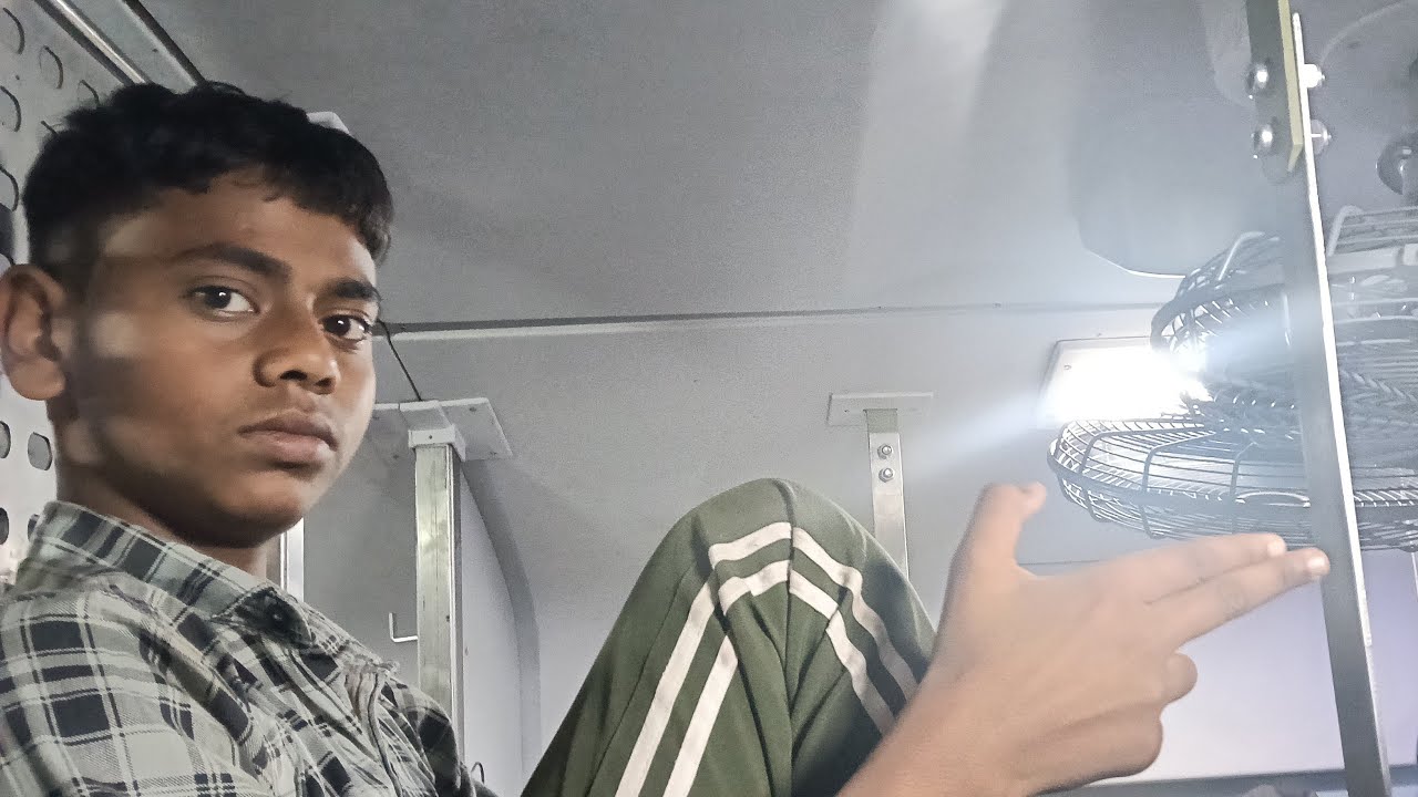 Ajay vlogs  is live , Delhi to Bihar ( Ekma ) station 🚉