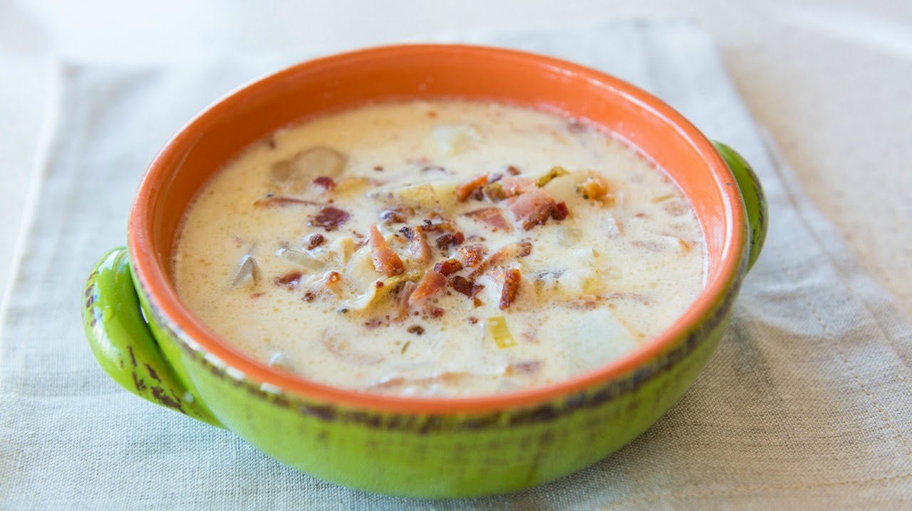 EASY NEW ENGLAND CLAM CHOWDER RECIPE - Comforting Soups!