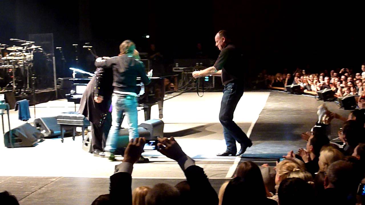 Elton John and fans Moscow 14.11.2011