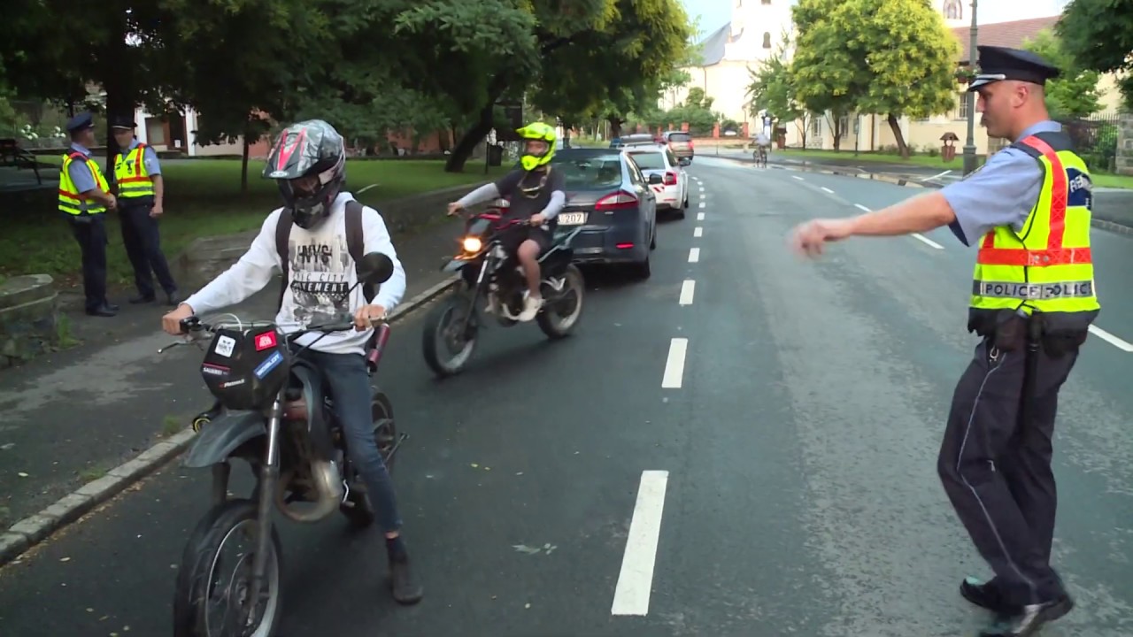 CÉLKERESZTBEN A MOTOROSOK