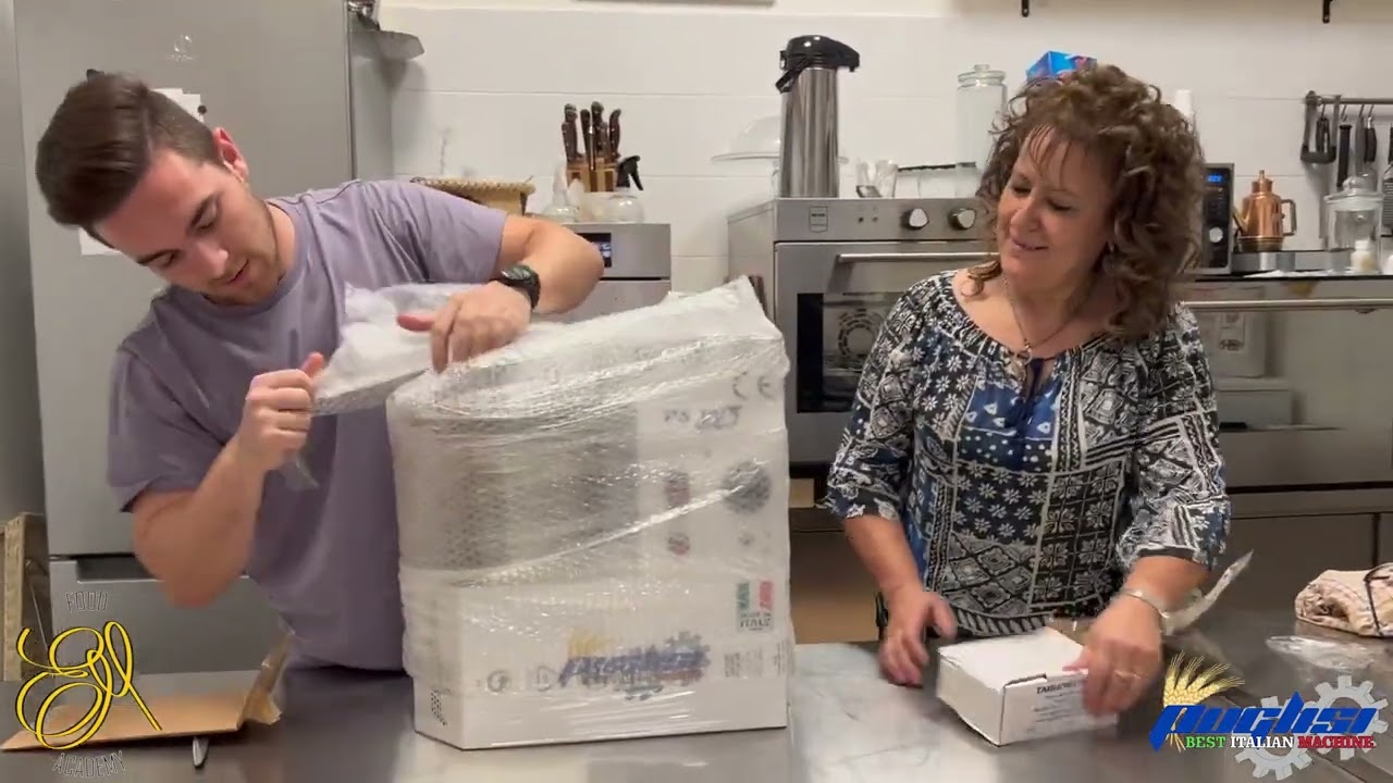 UNBOXING CON EMMA LA PERGAMENA - IMPASTATRICE A SPIRALE PROFESSIONALE P5 VV3 RETRO