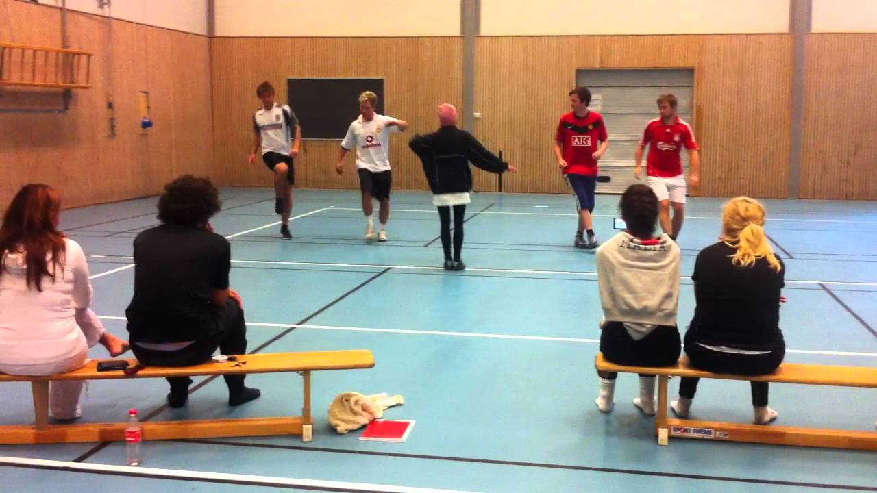 Kroppsøving 2011 - kreativ dans - Fotballkamp