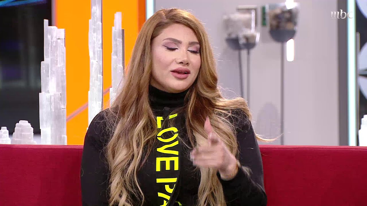 الآغا يسأل لبنى كمر عن خجلها وكيف لا يمنعها عن التمثيل والغناء؟