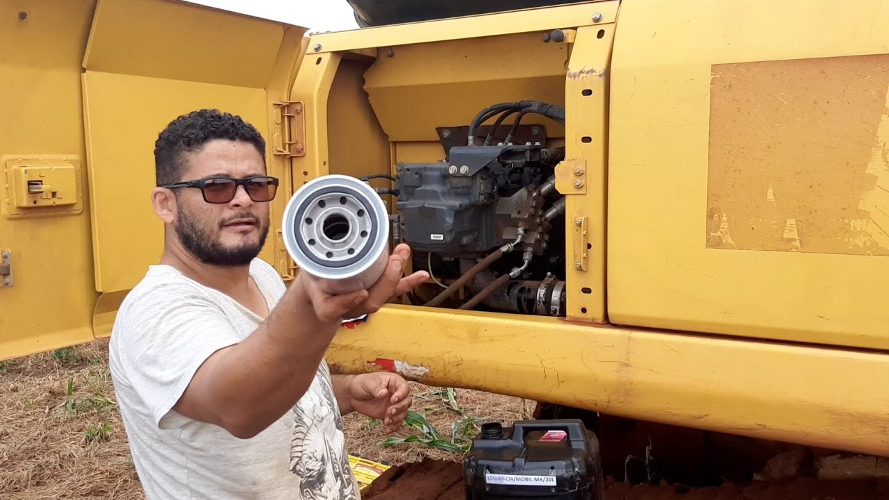 Revisão troca de óleo de motor escavadeira Komatsu PC200LC!