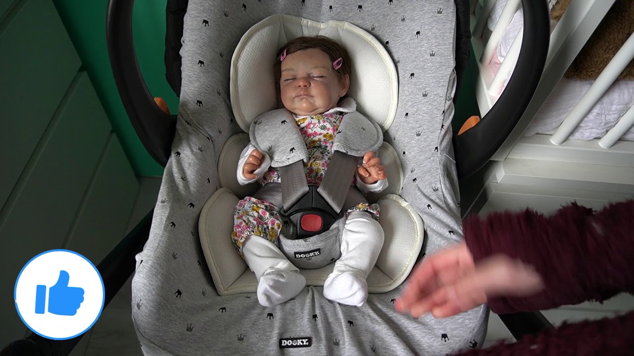 Hoe leg ik mijn reborn in de maxi cosi?  LET OP HET IS EEN POP! #vlog95 #reborn