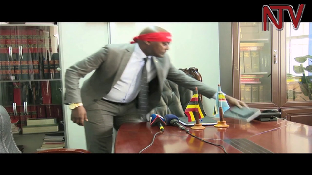 Zungulu omubaka abiliga agamba yafuka ku kkubo lwakubba yali bubi