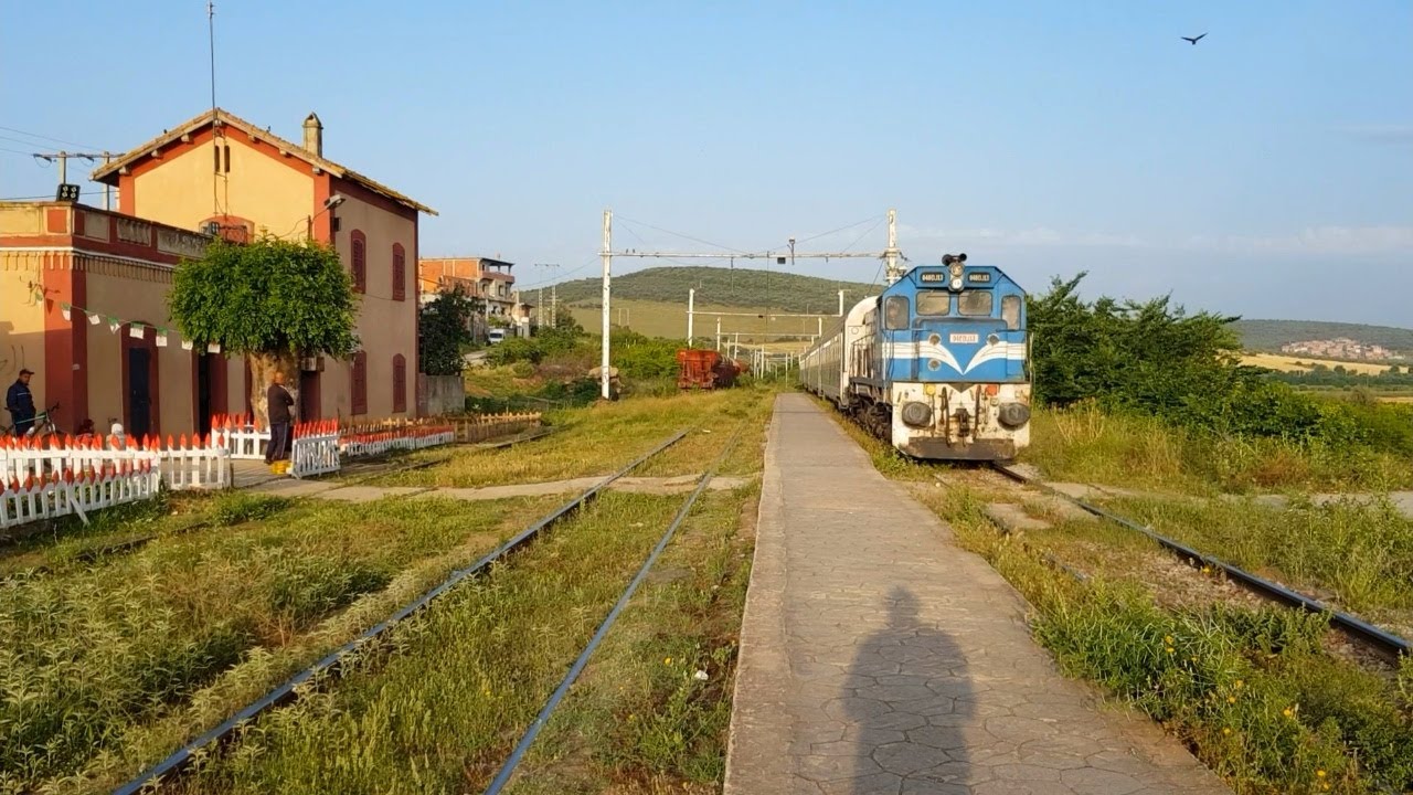Documenting A Passenger Train From Sunrise to Sunset توثيق قطار مسافرين من الشروق إلى الغروب