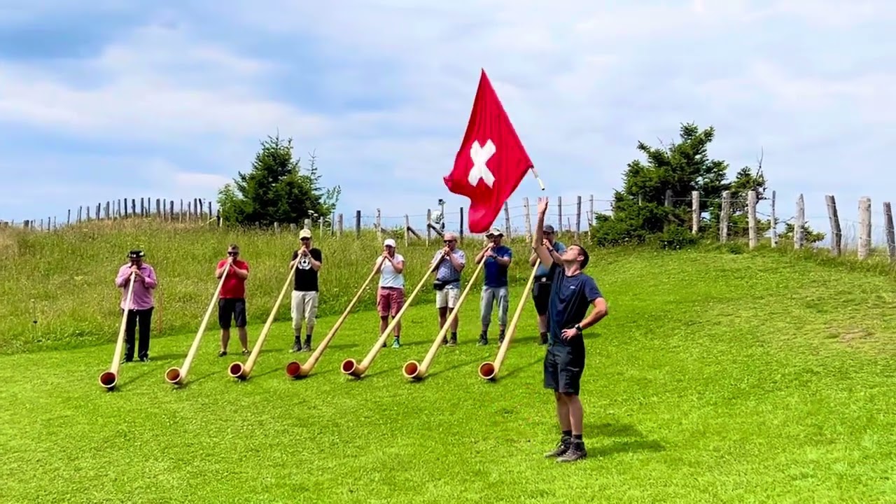 Alphornblasen und Fahnenschwingen &ndash; Schweizer Tradition und Brauchtum