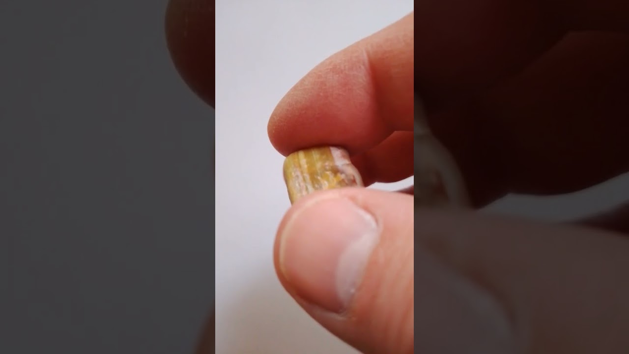 Sardonyx stone with layers of different color Камень сардоникс со слоями разного цвета 具有不同颜色层次的红玛瑙石