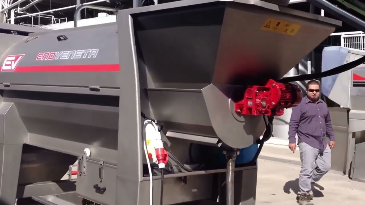 Some Enoveneta brand destemmers installed in Chile.