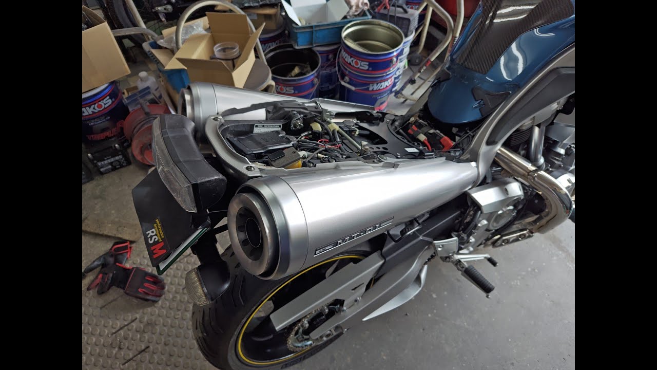 MT01　Akrapovic silencer