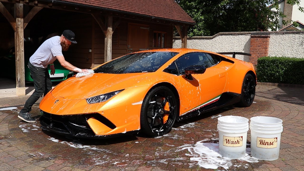 Lamborghini Huracan Performante (2019) Maintenance Wash.