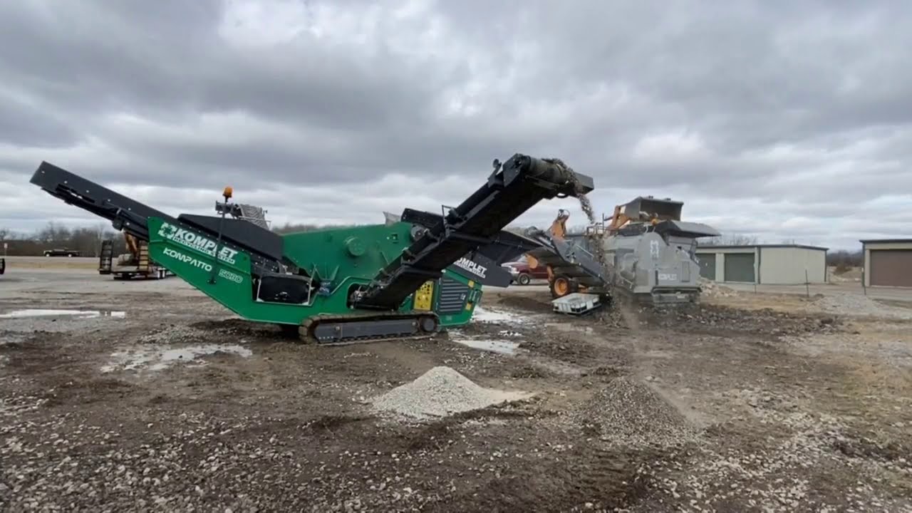 Komplet LT7040 Jaw Crusher Combined With Kompatto 5030 Mobile Screener Processing Concrete