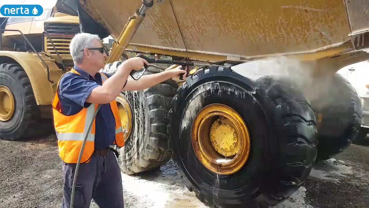 Touchless Dump Truck Clean