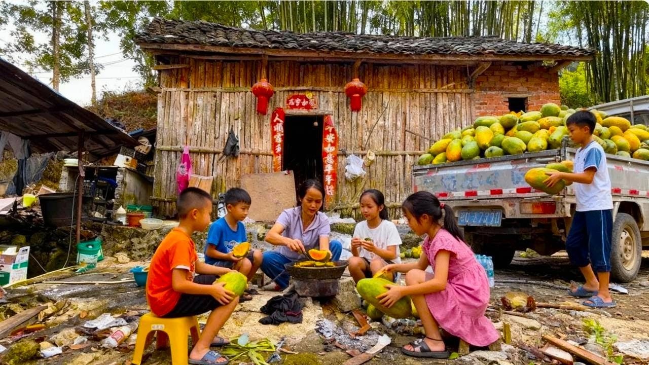 【一家七口隐居深山】为了多一份家庭收入，妈妈决定重新管理另外一块木瓜地，种地回家后妈妈用木瓜给孩子们做美食！#vlog#山居生活